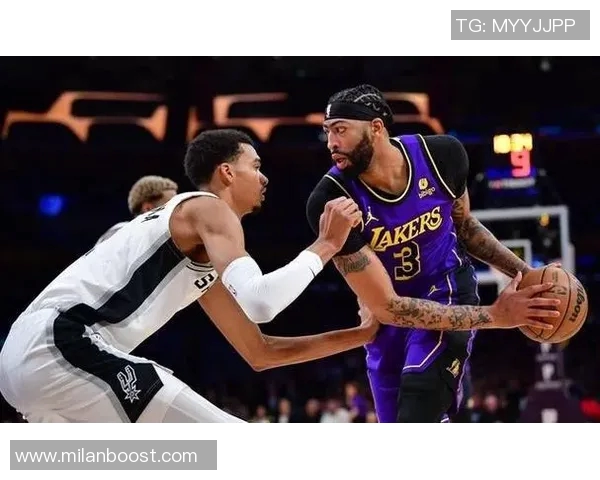 浓眉谈球队精神：信任与竞争并重展现团队凝聚力与斗志