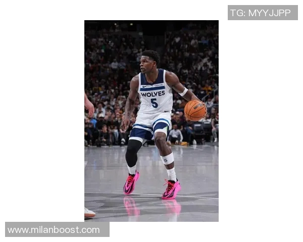 爱德华兹第三节火力全开9中7狂砍21分三节合计31分5篮板表现惊艳